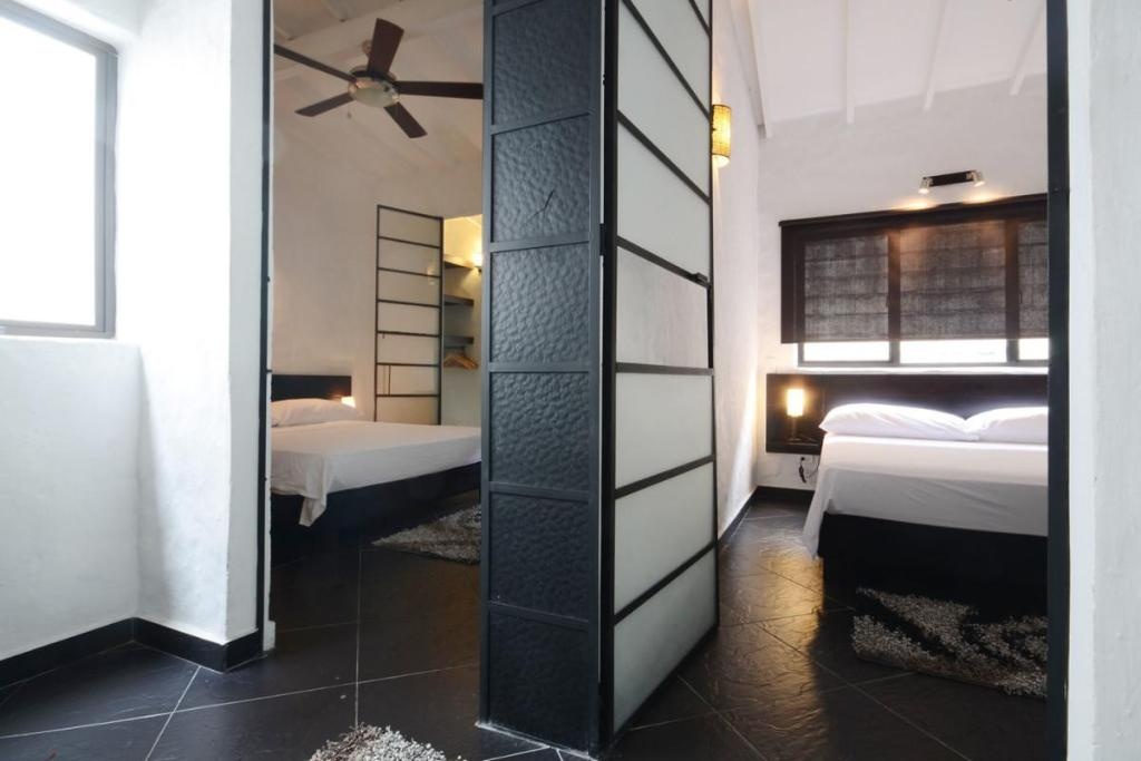 Cool Penthouse In Tourist Central  Rooms  Rooms Image 4 4