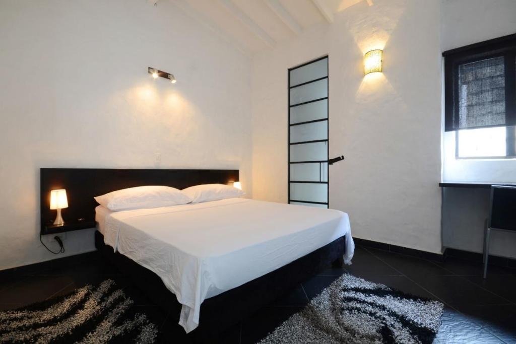 Cool Penthouse In Tourist Central  Rooms  Rooms Image 5 5