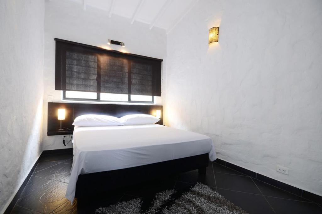 Cool Penthouse In Tourist Central  Rooms  Rooms Image 7 7