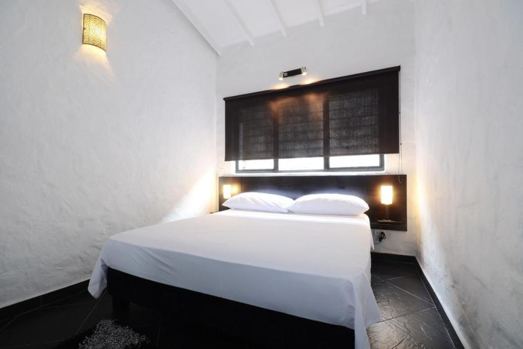 Cool Penthouse In Tourist Central  Rooms  Rooms Image 8 8