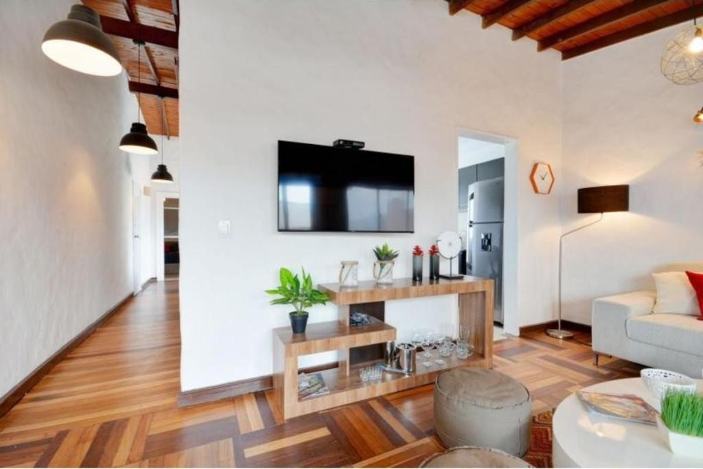 Style And Comfort In Trendy Zone  Rooms  Rooms Image 1 1