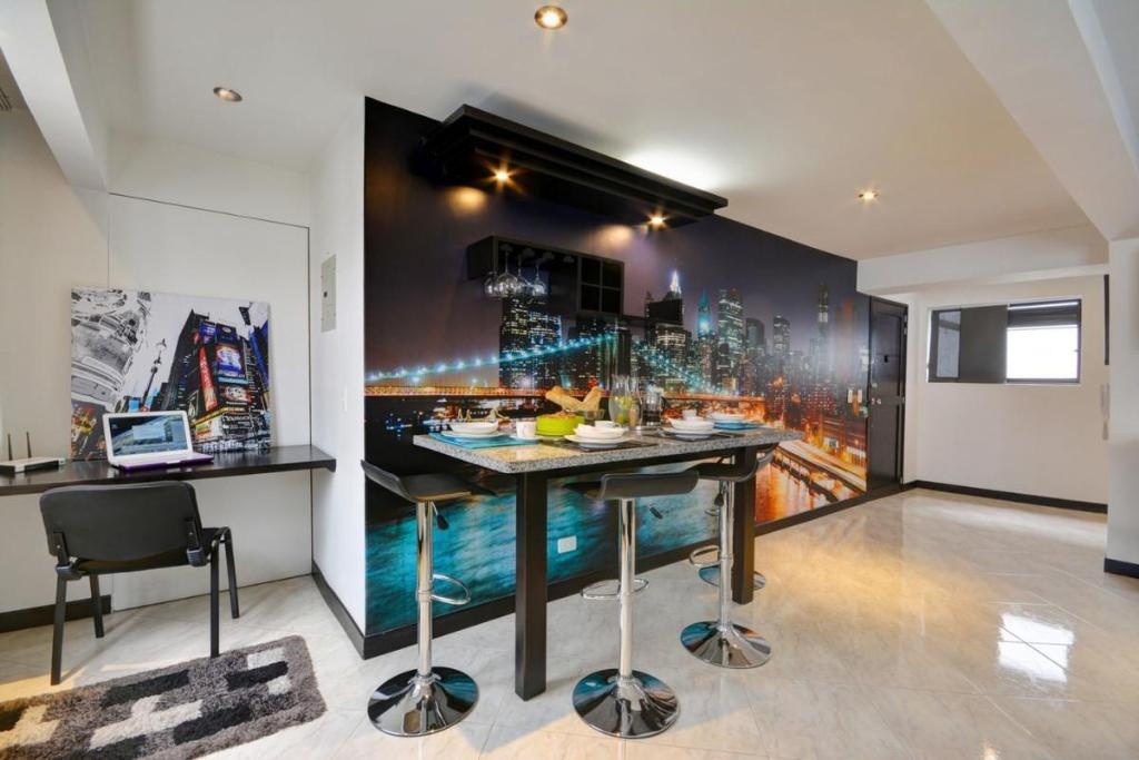 New York Suite Near Nightlife  Dining  Dining Image 2 2