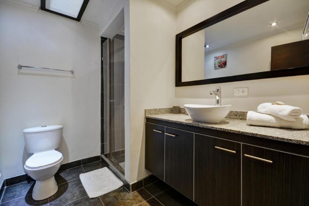 New York Suite Near Nightlife  Facilities  Facilities Image 3 3