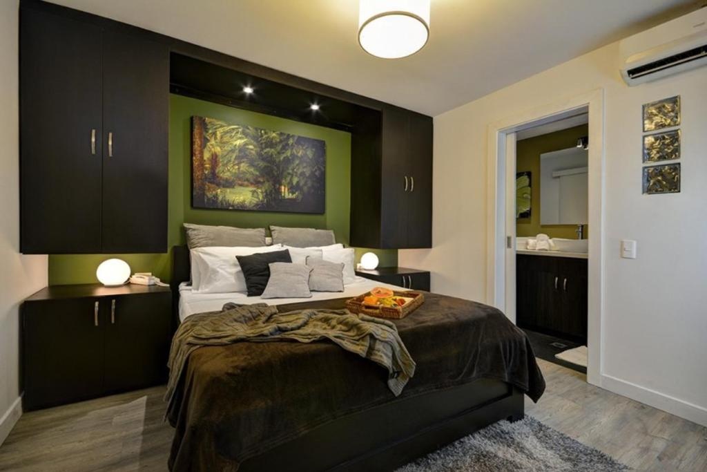 Palms Suite Oasis Del Poblado  Rooms  Rooms Image 4 4