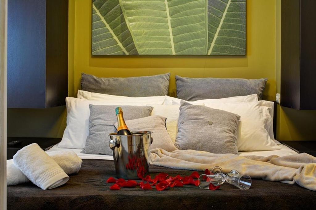 Palms Suite Oasis Del Poblado  Rooms  Rooms Image 8 8