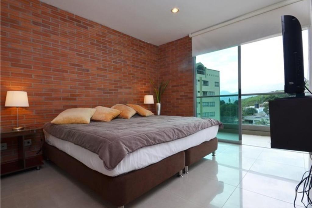 Modern Comfortable Condo With Pool  Rooms  Rooms Image 1 1