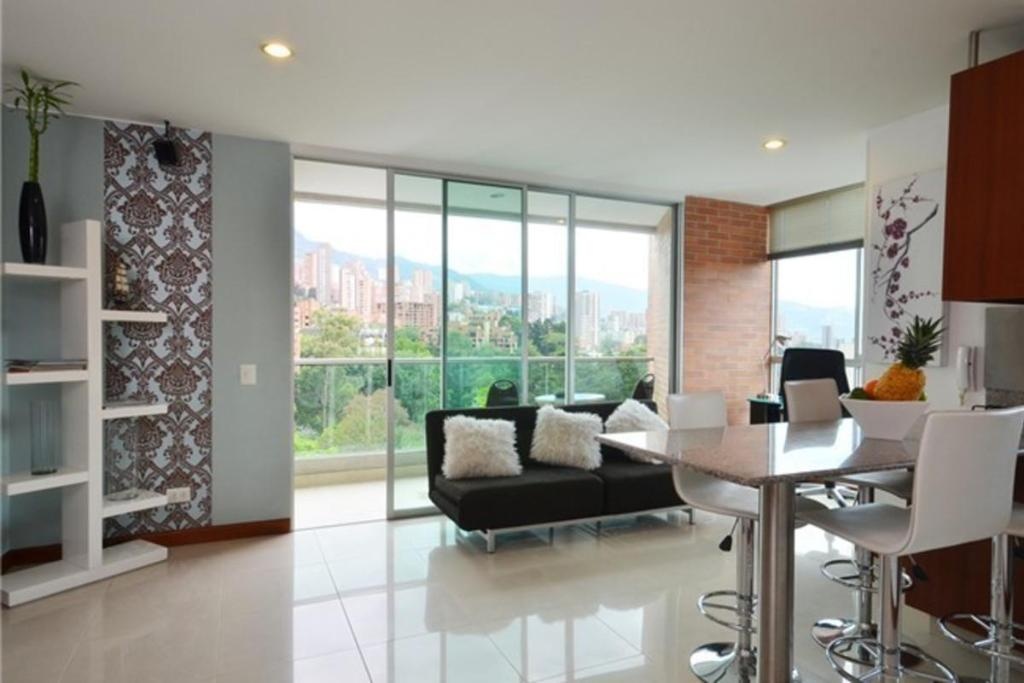 Modern Comfortable Condo With Pool  Rooms  Rooms Image 2 2