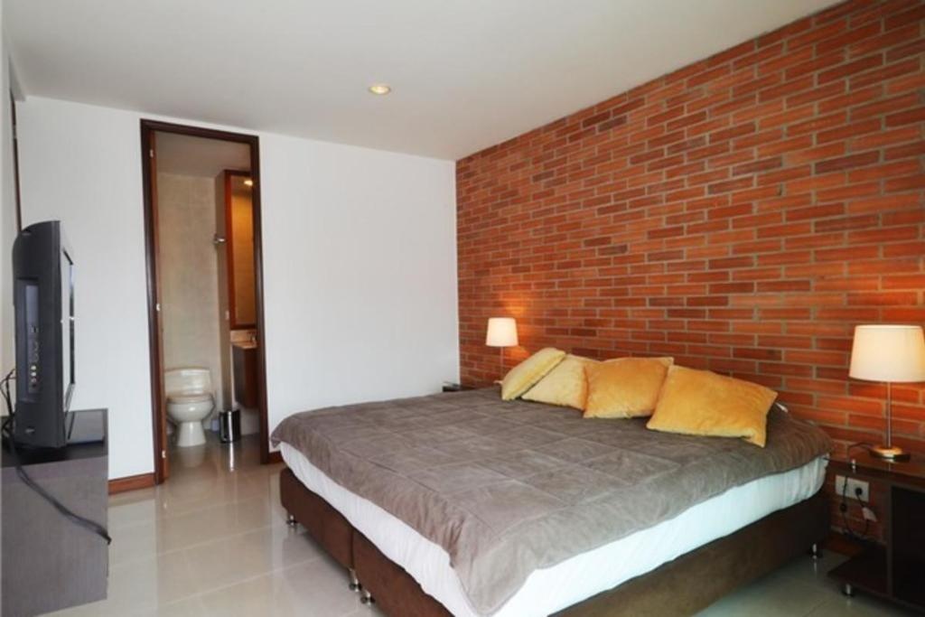 Modern Comfortable Condo With Pool  Rooms  Rooms Image 3 3