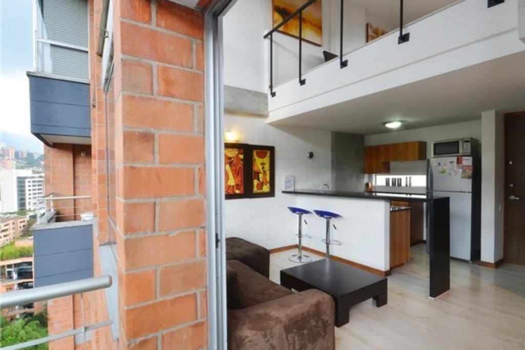 Hip Duplex Unit Near Nightlife  Property Views  Property Views Image 1 1