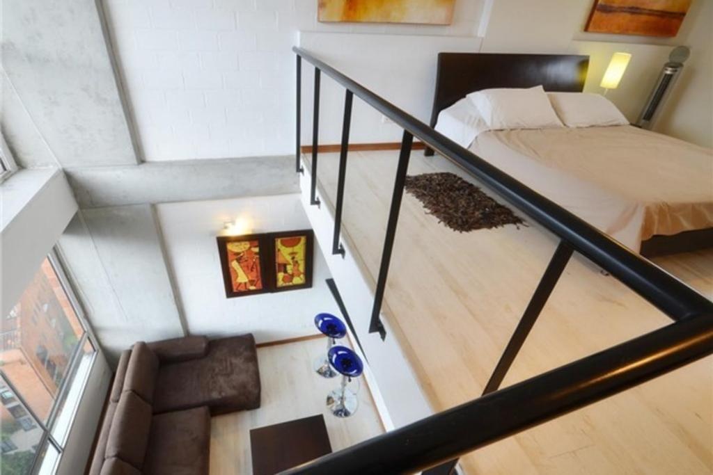 Hip Duplex Unit Near Nightlife  Rooms  Rooms Image 4 4