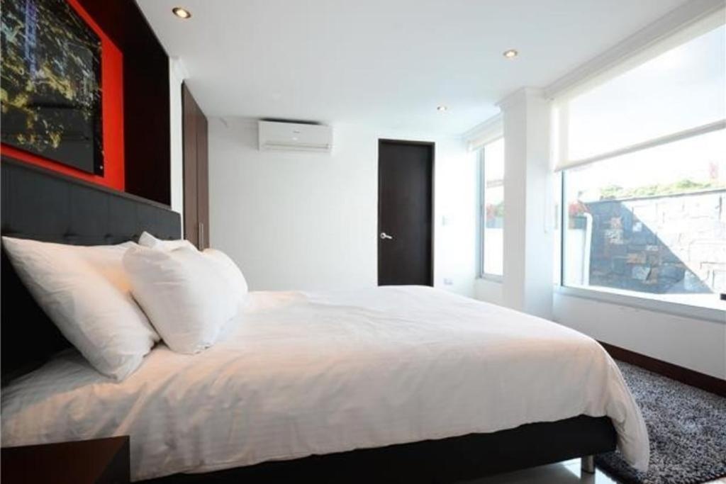 Fantastic Short Term Rental Option  Rooms  Rooms Image 3 3