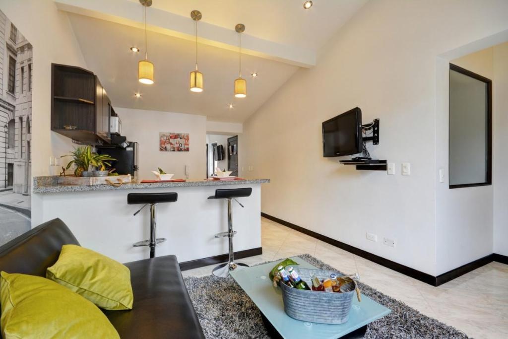 London Themed Unit Near Nightlife  Rooms  Rooms Image 2 2