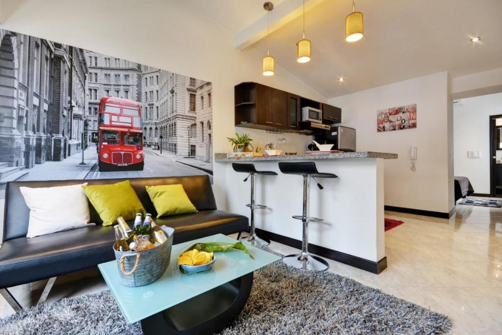 London Themed Unit Near Nightlife  Rooms  Rooms Image 4 4