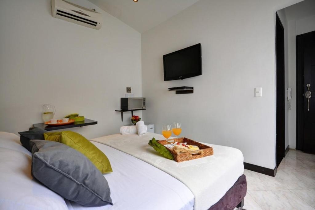 Bargain Priced Apartment Suite  Rooms  Rooms Image 3 3