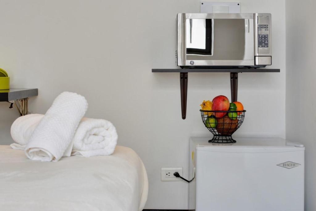 Bargain Priced Apartment Suite  Rooms  Rooms Image 6 6
