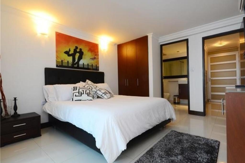 Jacuzzi Pad In Super Hip Area  Rooms  Rooms Image 1 1