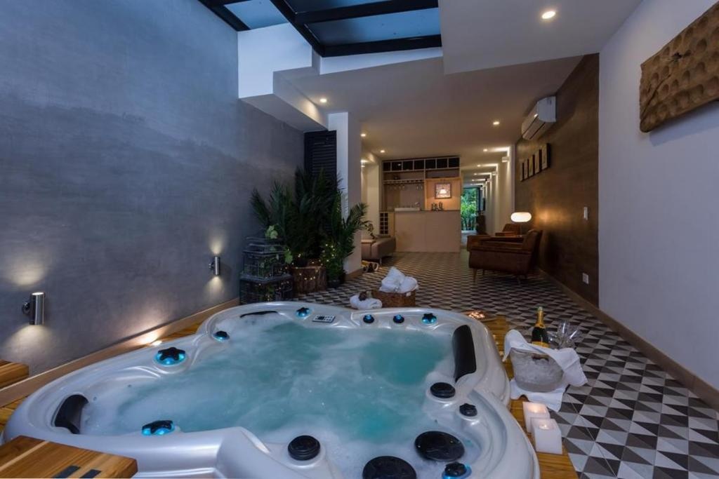 Exclusive VIP 5 Star Jacuzzi Suite  Facilities  Facilities Image 3 3