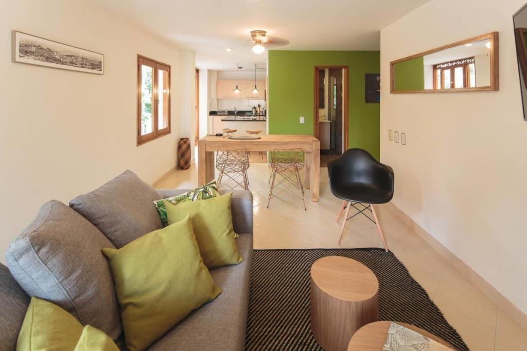 Cozy Modern And Exclusive Condo Near Nightlife  Rooms  Rooms Image 10 10