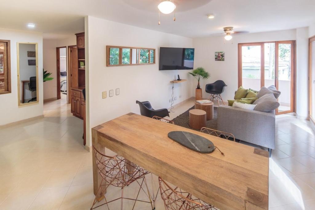 Cozy Modern And Exclusive Condo Near Nightlife  Rooms  Rooms Image 1 1