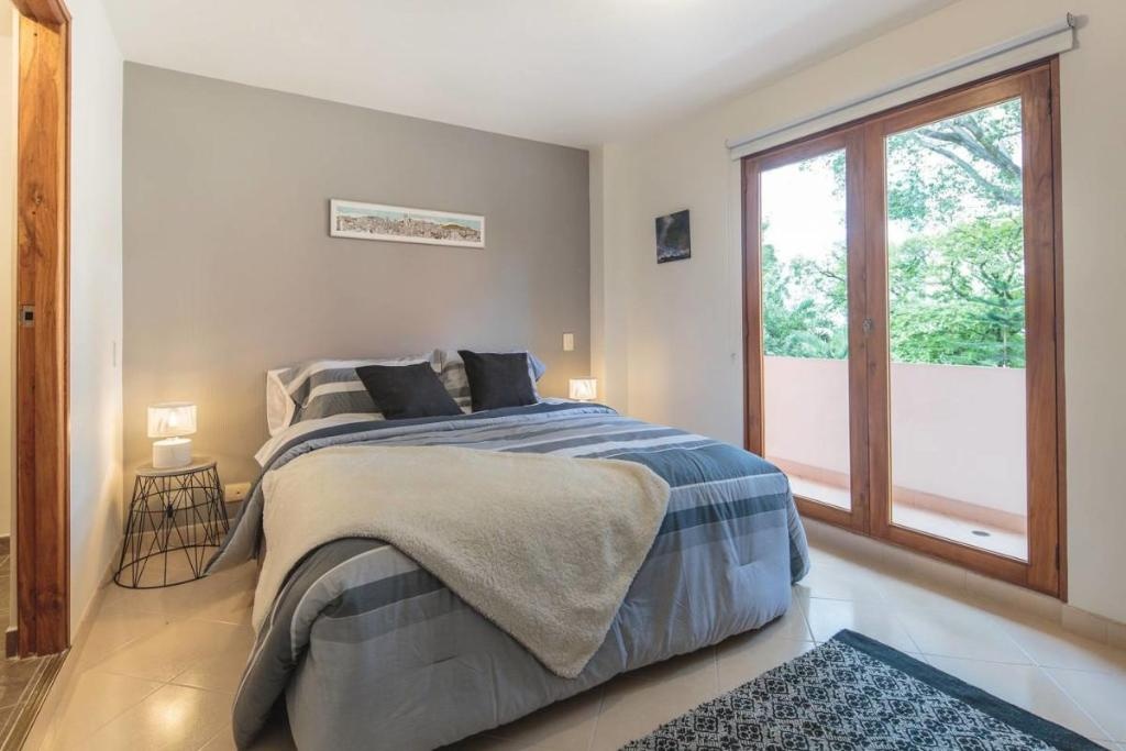 Cozy Modern And Exclusive Condo Near Nightlife  Rooms  Rooms Image 3 3