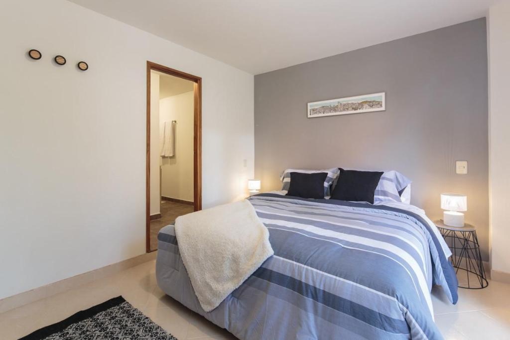 Cozy Modern And Exclusive Condo Near Nightlife  Rooms  Rooms Image 6 6