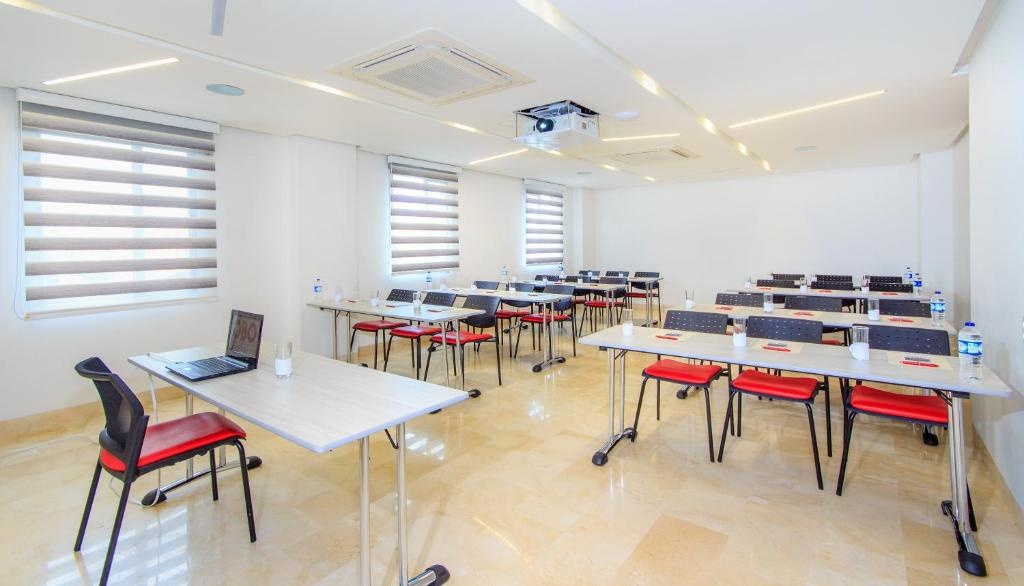 Obo Hotel  Facilities  Meeting Room Ballrooms 11