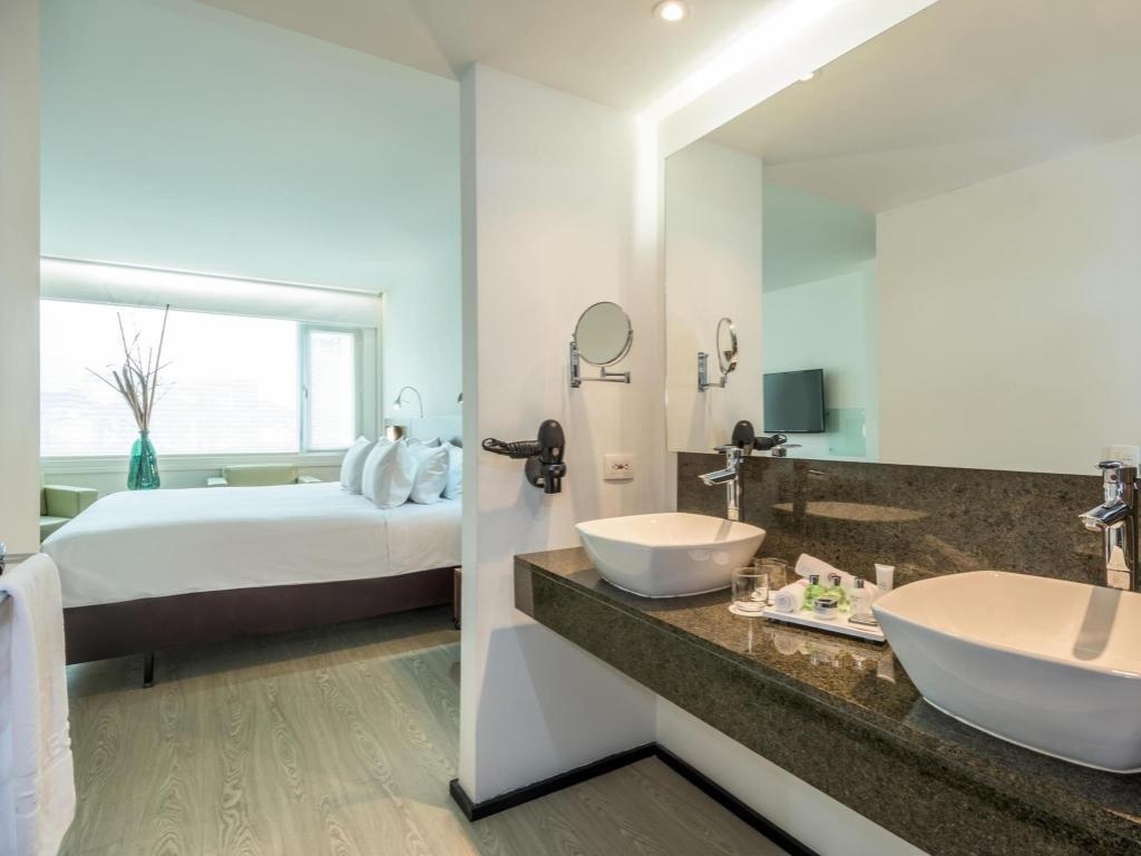 NH Collection Medellin Royal  Facilities  Bathroom 11