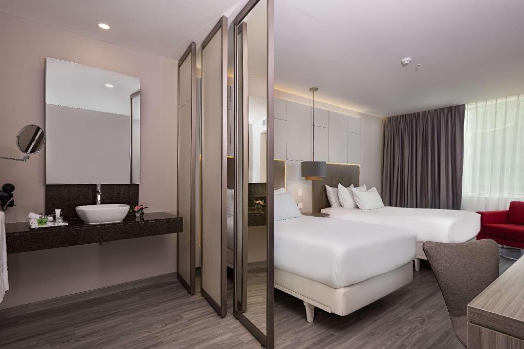 NH Collection Medellin Royal  Rooms  Family Room Guestroom 2