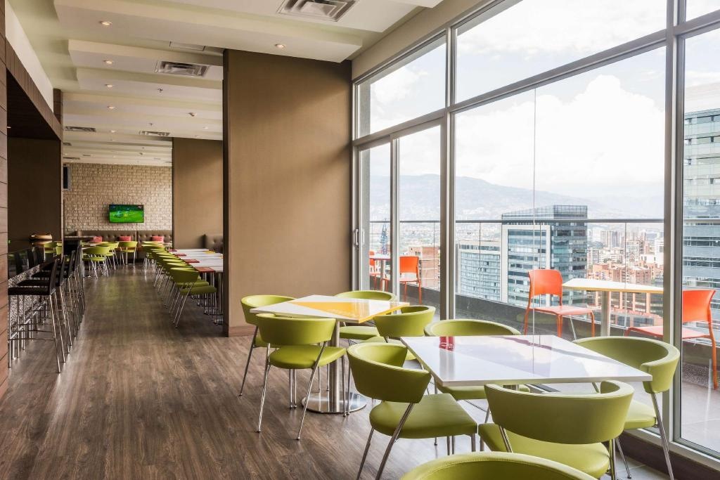 Hampton By Hilton Medellin  Dining  Coffee Shop 3