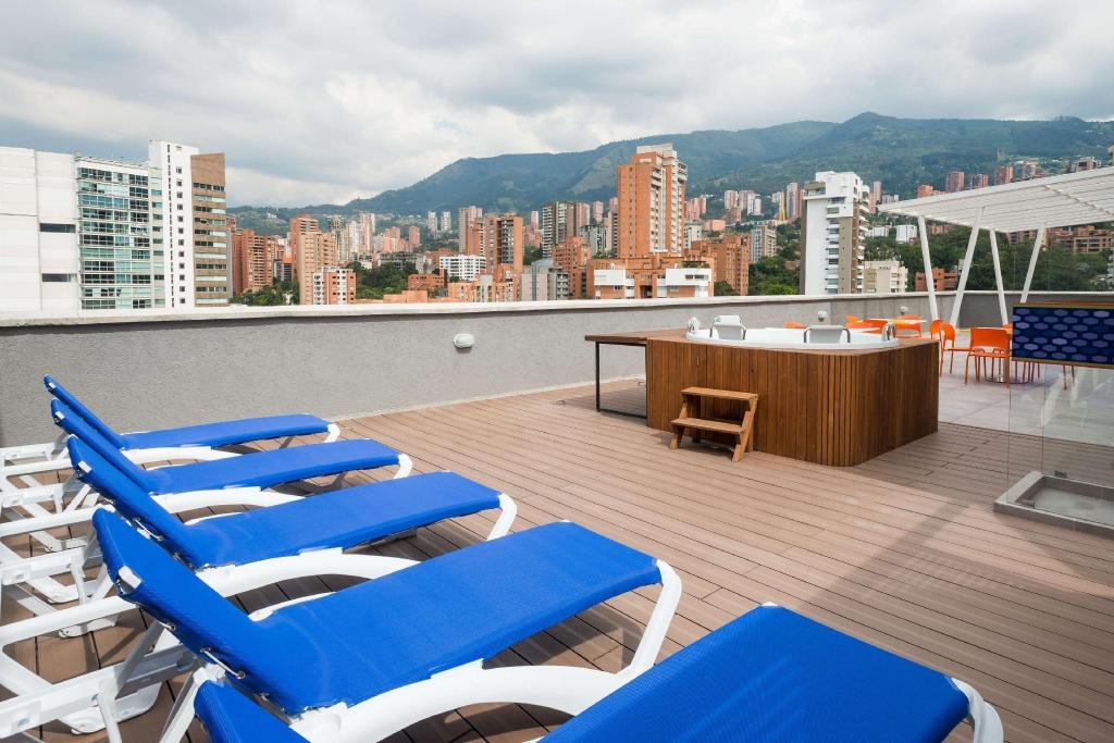 Hampton By Hilton Medellin  Facilities  Bar 2