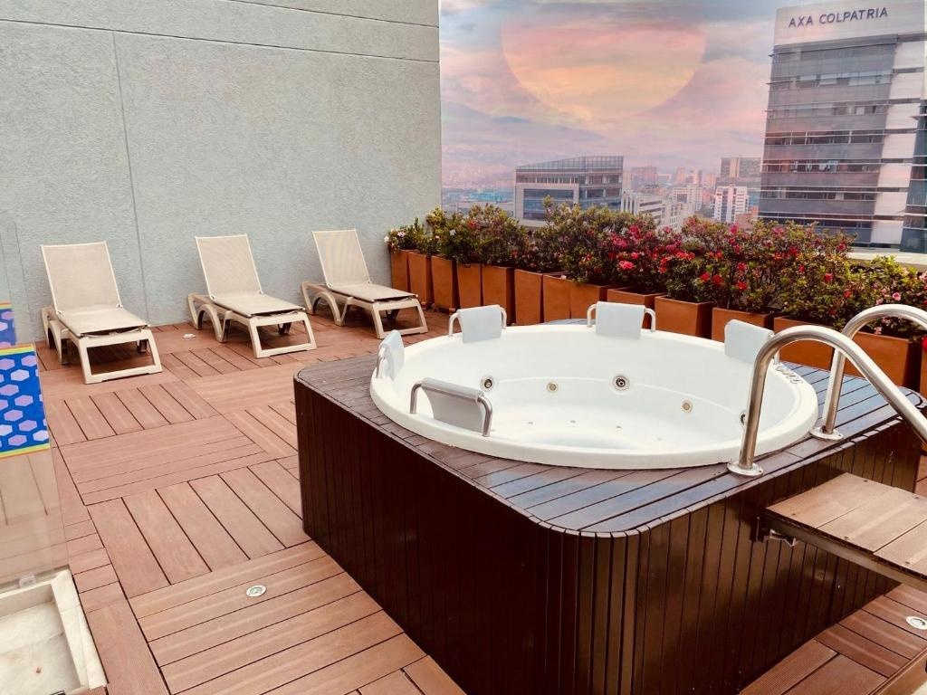 Hampton By Hilton Medellin  Facilities  Hot Tub 1