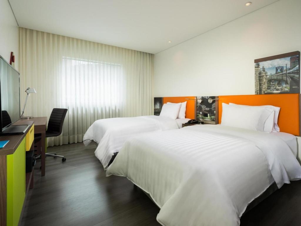 Hampton By Hilton Medellin  Rooms  2 Twins WRefrigerator Non Smoking Guestroom 1