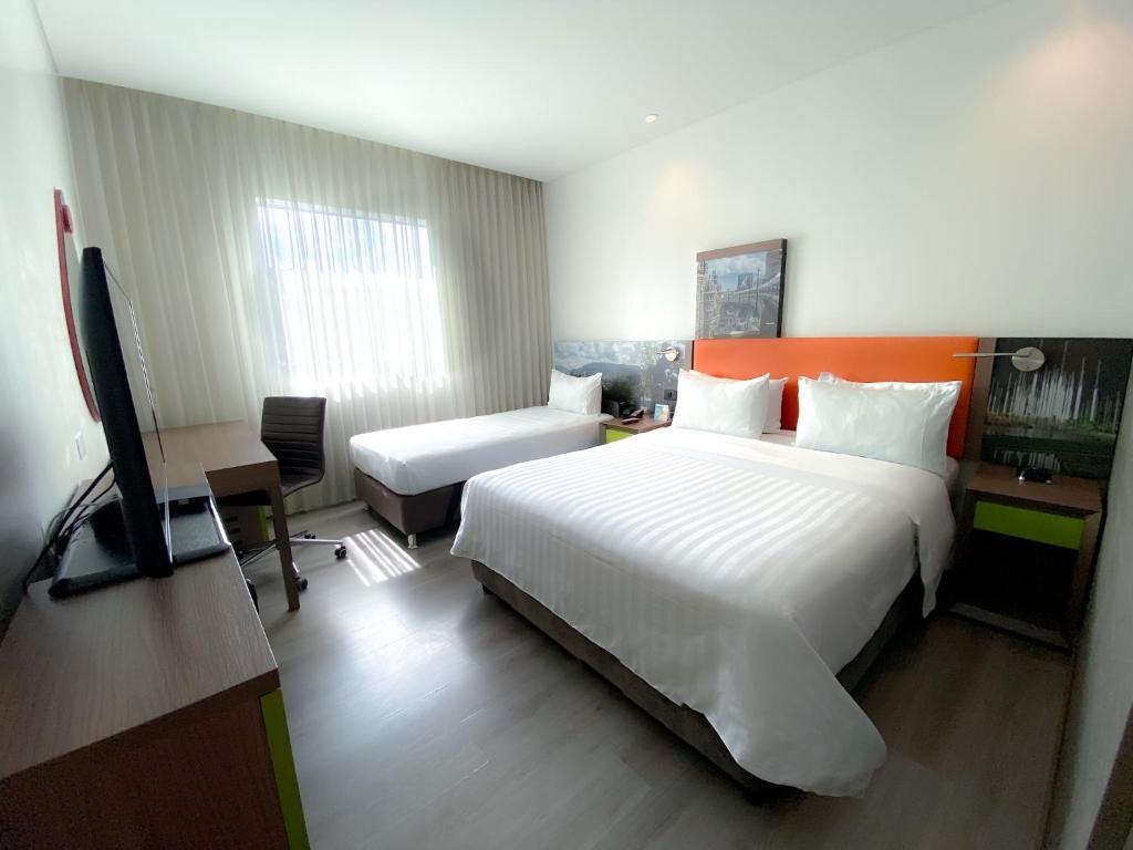Hampton By Hilton Medellin  Rooms  Rooms Image 6 6