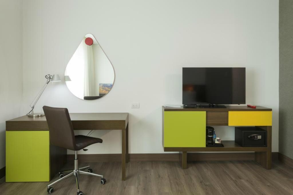 Hampton By Hilton Medellin  Rooms  Rooms Image 7 7