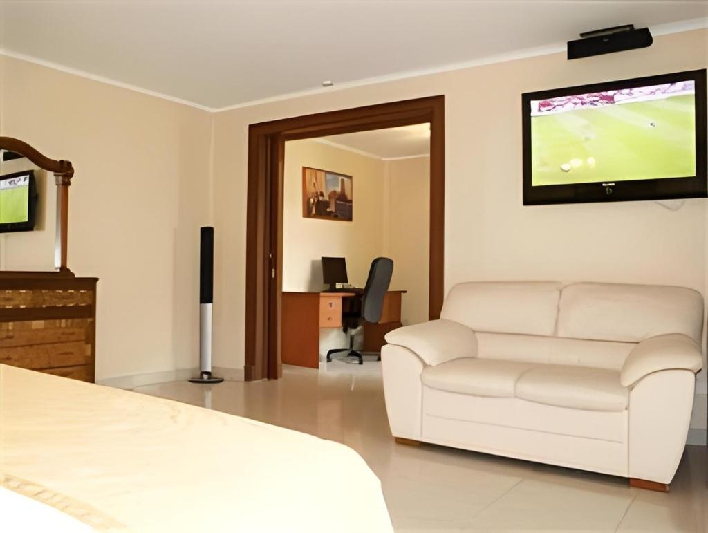 Hotel Boutique Alma Medellin  Rooms  Suite Royal Guestroom 2
