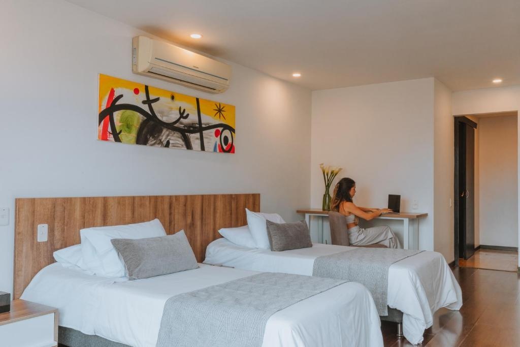Travelers Orange Suites  Rooms  Family Apartment 6