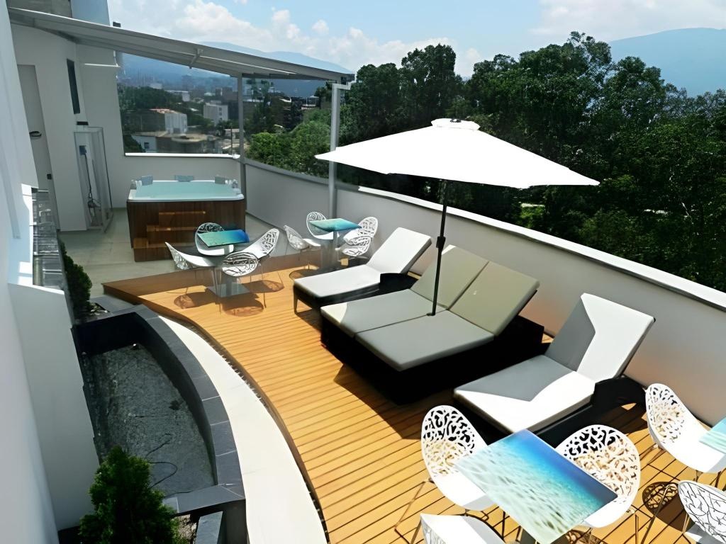Hotel Bolivariana Plaza Medellin  Facilities  Balconyterrace 3