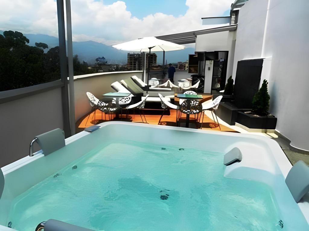 Hotel Bolivariana Plaza Medellin  Facilities  Hot Tub 12