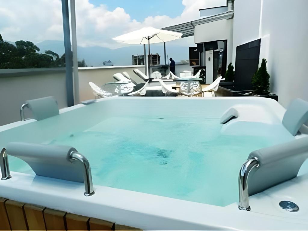 Hotel Bolivariana Plaza Medellin  Facilities  Hot Tub 16