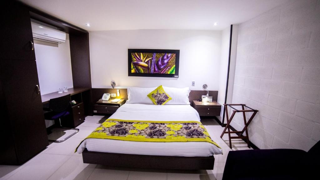 Hotel Golden Palermo  Rooms  Family Room 1