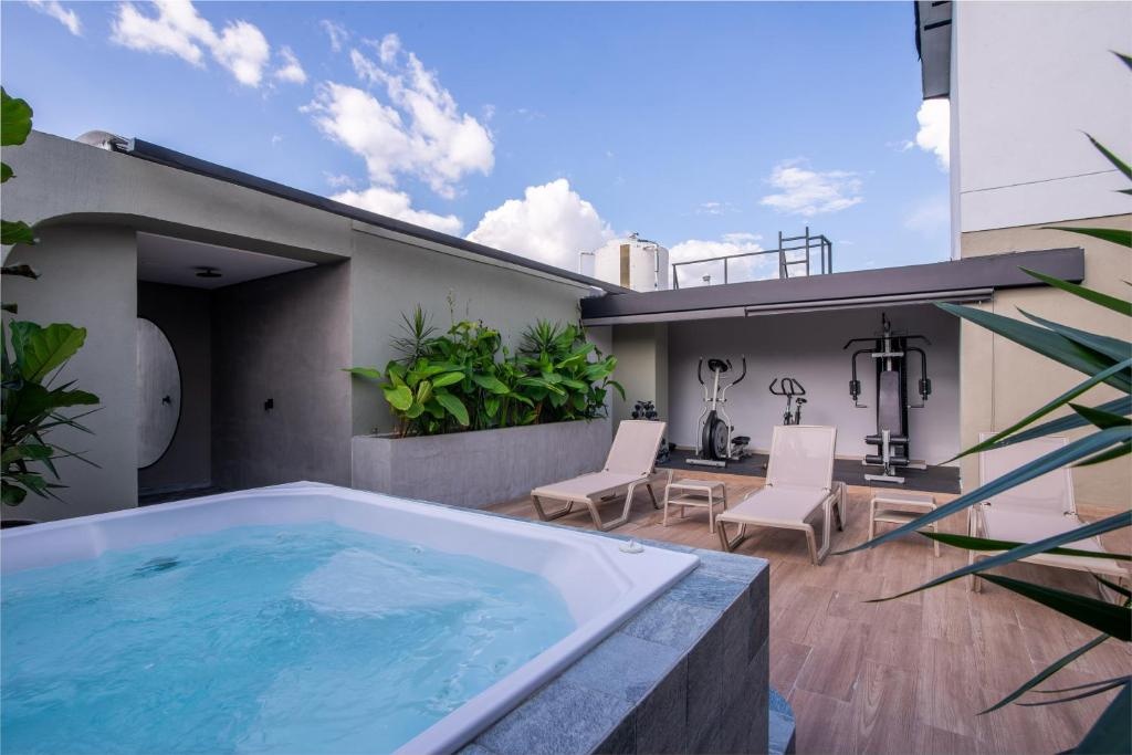 Hotel Lincoln  Facilities  Swimming Pool 4