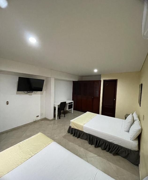 Hotel Prince Plaza  Rooms  Triple Room 10
