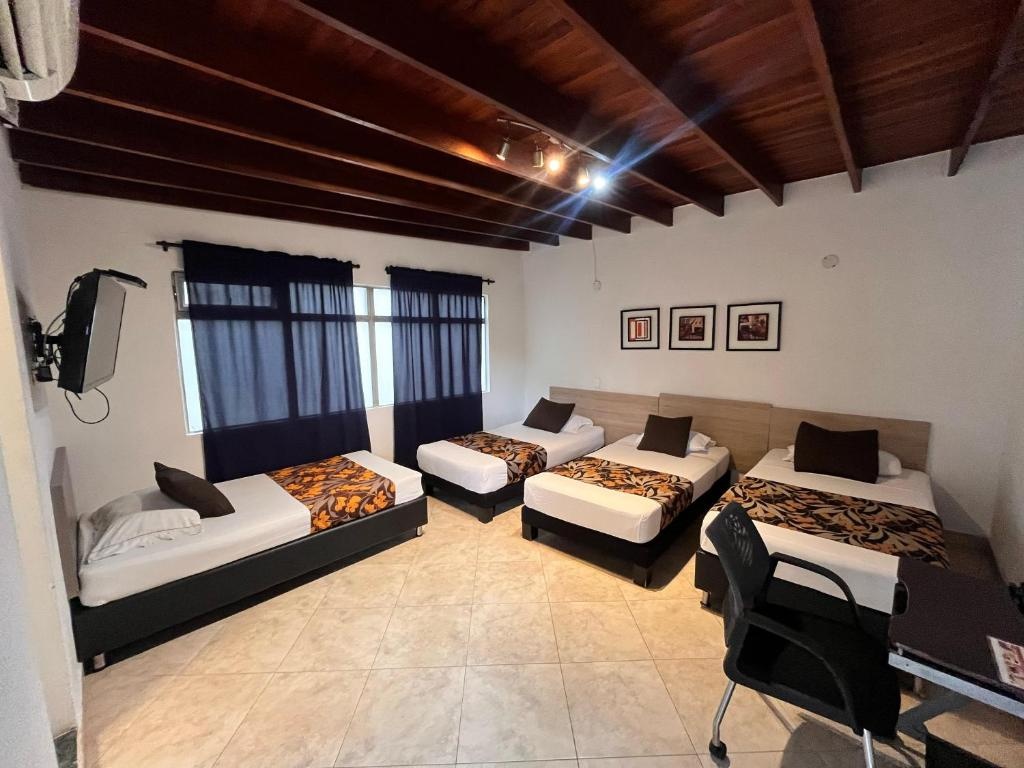 Hotel Quinta Avenida  Rooms  Standard Triple Room 4
