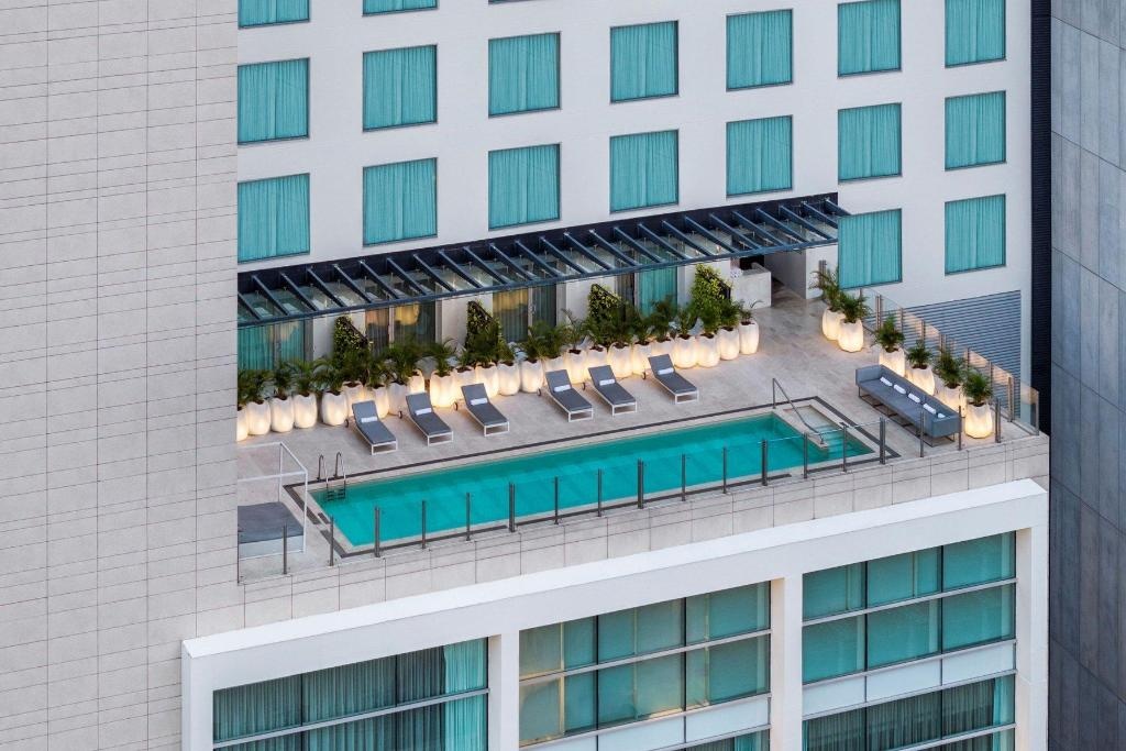 Medellin Marriott Hotel  Facilities  Swimming Pool 46