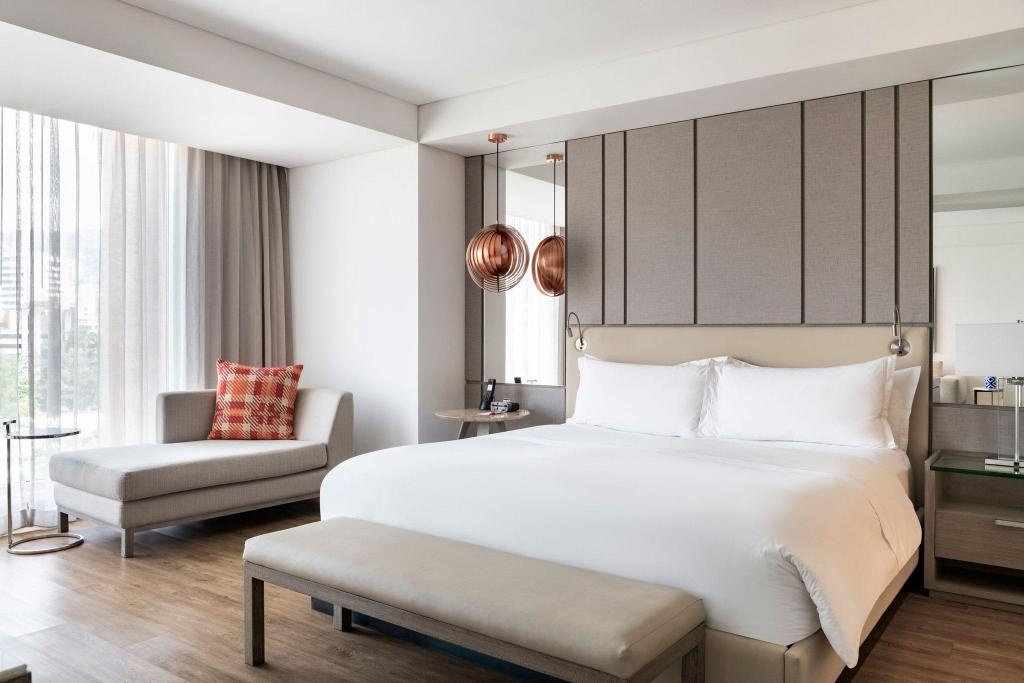 Medellin Marriott Hotel  Rooms  Concierge Level Executive Suite 1 King 14