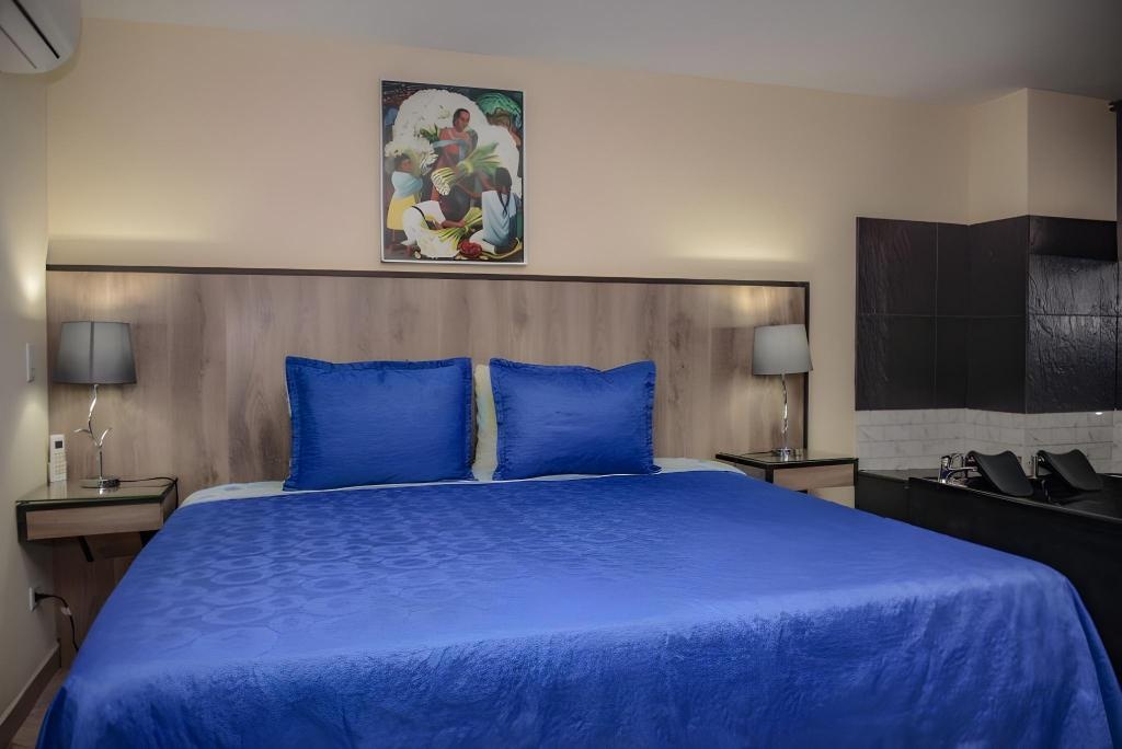 The 9s  Rooms  One Bed Bedroom 1
