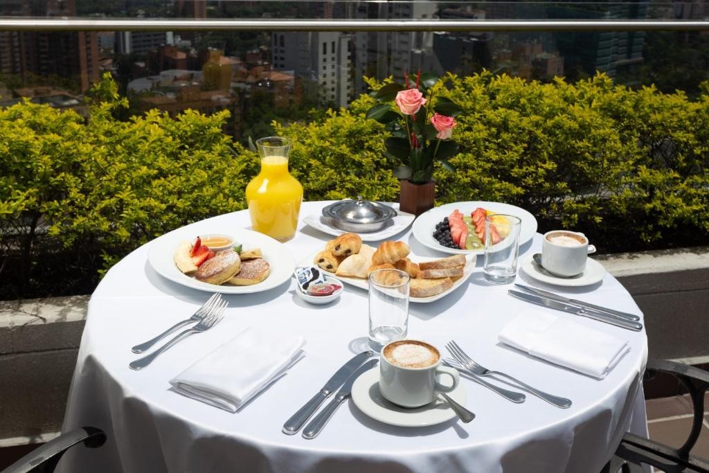 Hotel San Fernando Plaza  Dining  Food And Beverages 7