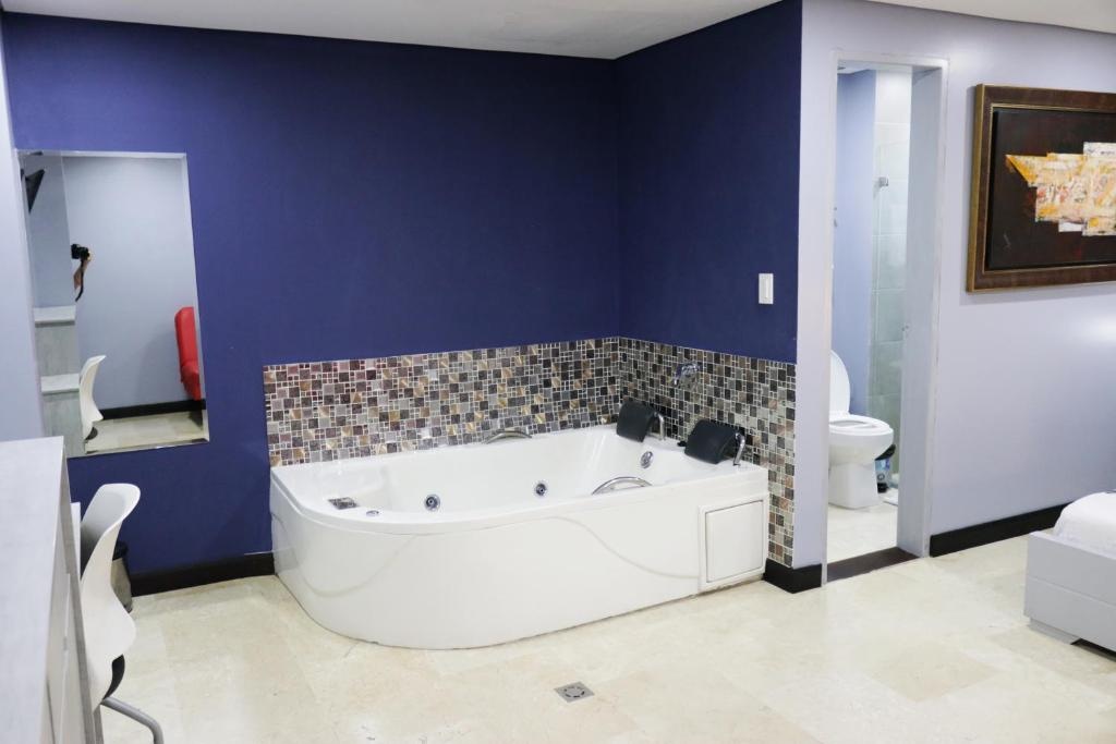 Hotel Lleras 10  Facilities  Hot Tub 4