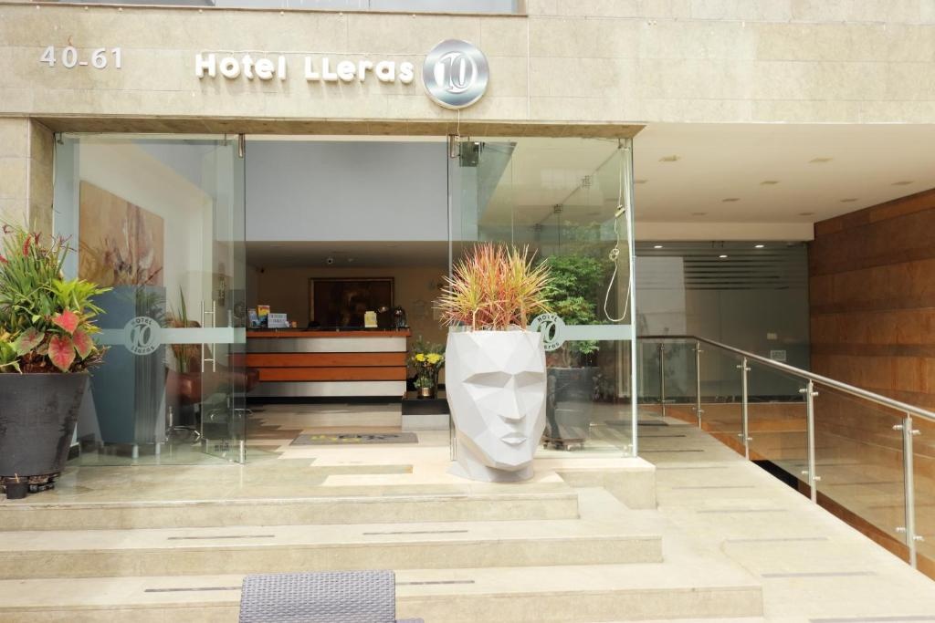 Hotel Lleras 10  Property Views  Entrance 2