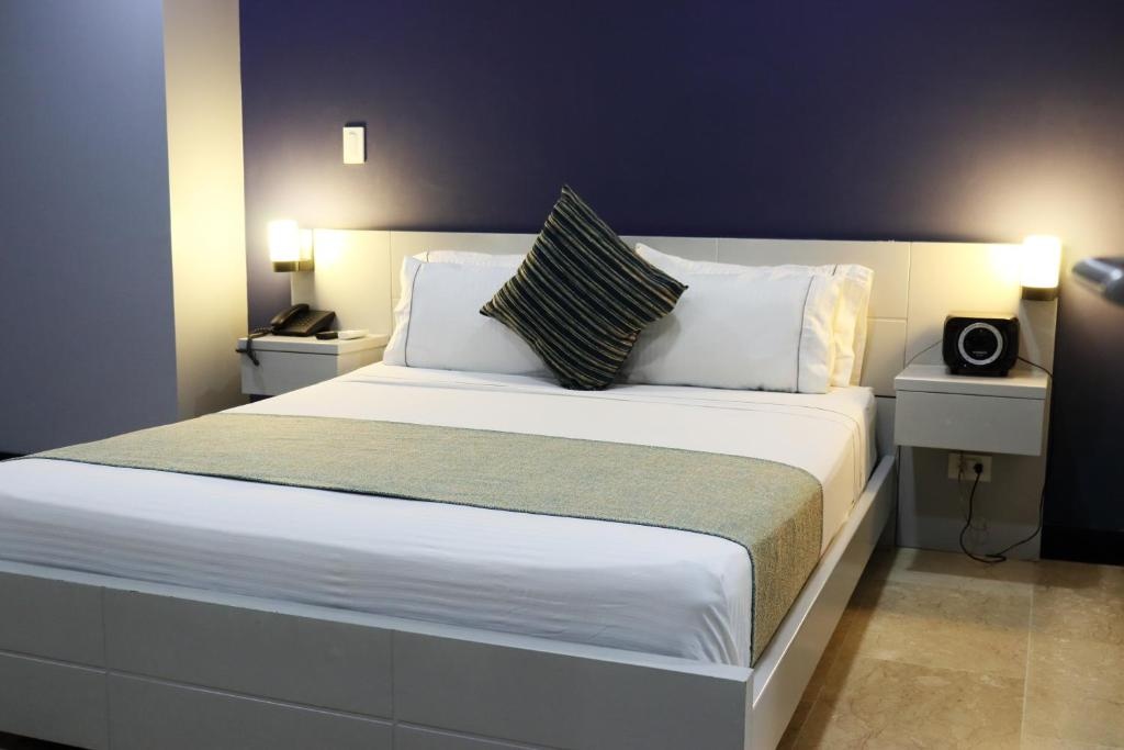 Hotel Lleras 10  Rooms  Standard Double Room 4
